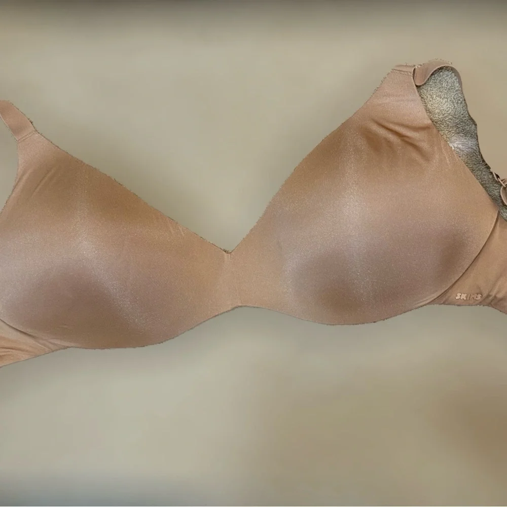Skims Body Wireless Form Push Up Plunge Bra 34H Clay NWT